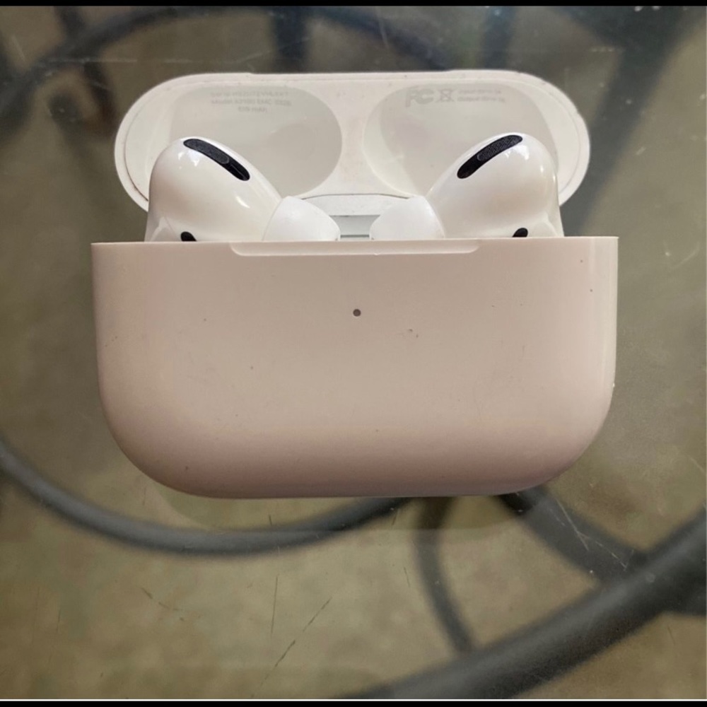 AirPod Pro - Picture 3 of 3